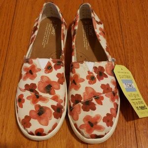 Toms slip on with floral print size 6Y